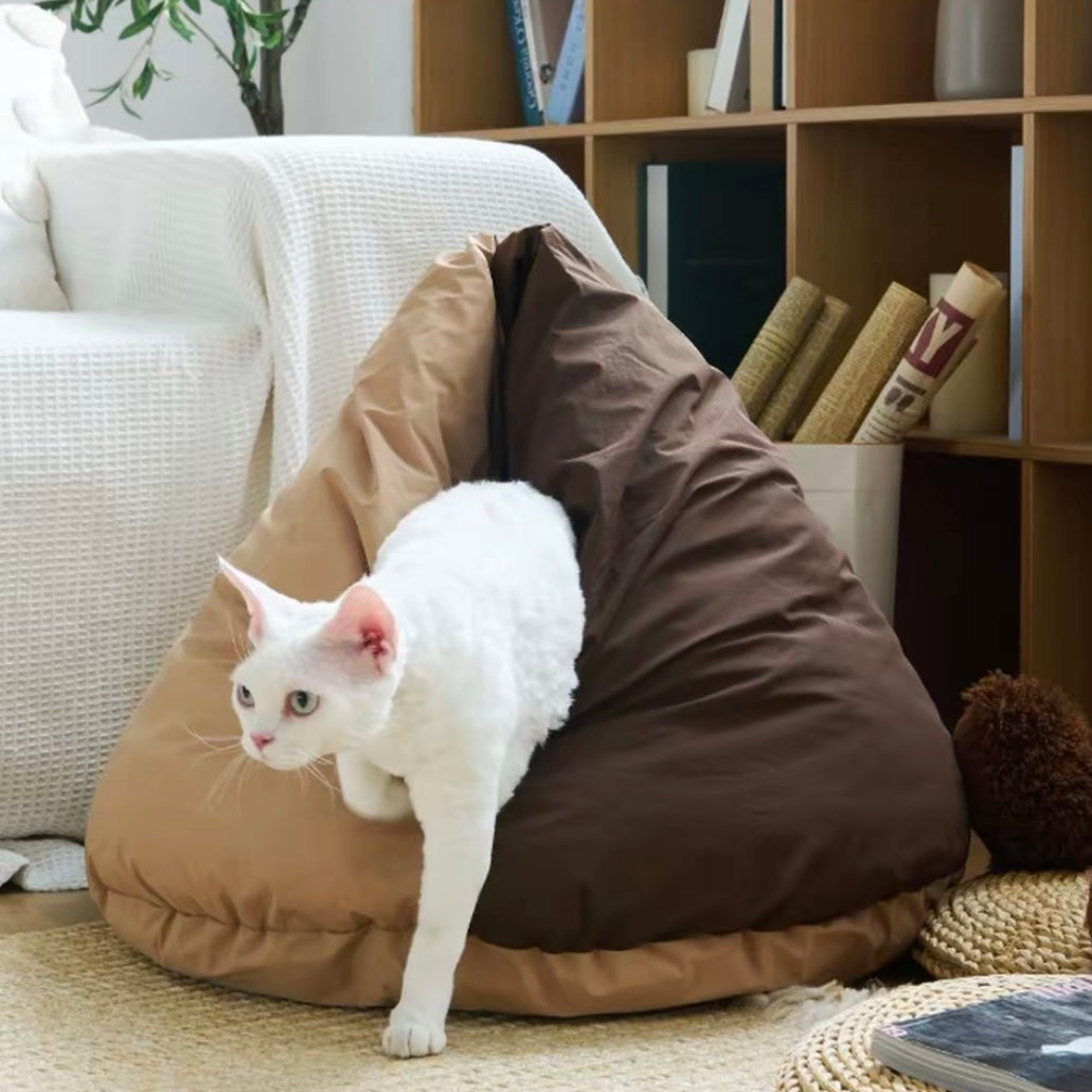 Cozy Cat Sleeping Bag Bed – Enclosed Washable Beanbag Nest for Indoor Cats, Waterproof & Hair-Resistant Cat Cave